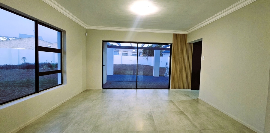 5 Bedroom Property for Sale in Myburgh Park Western Cape